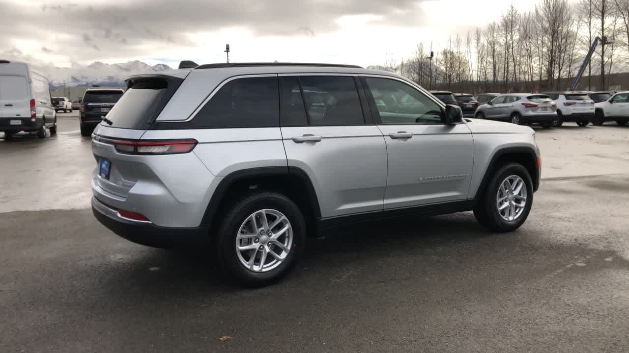 Thumbnail: 2025 Jeep Grand Cherokee - 14