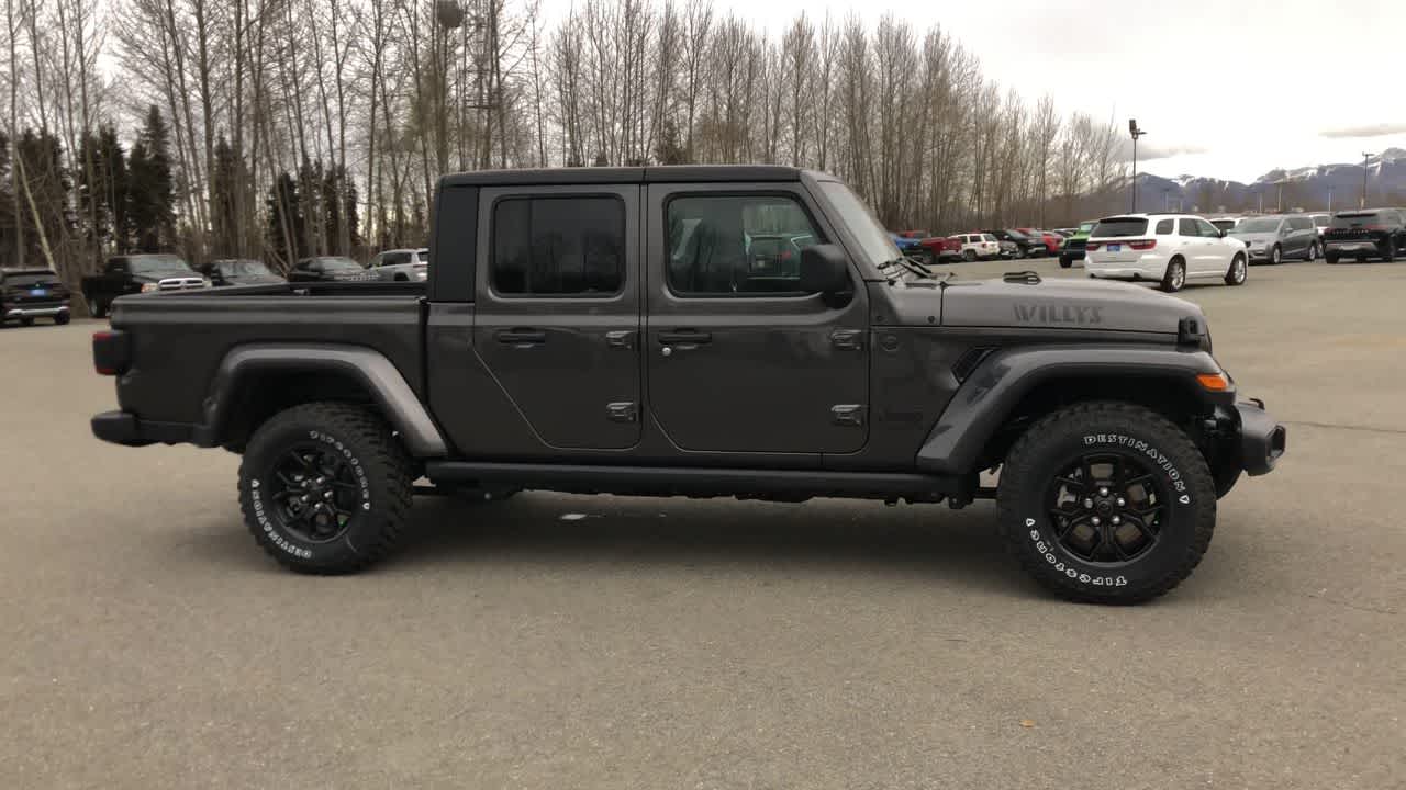 Thumbnail: 2025 Jeep Gladiator - 16