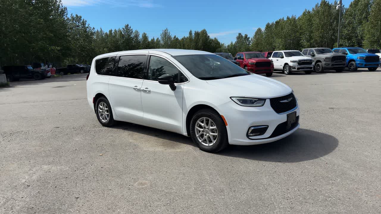Thumbnail: 2024 Chrysler Pacifica - 2