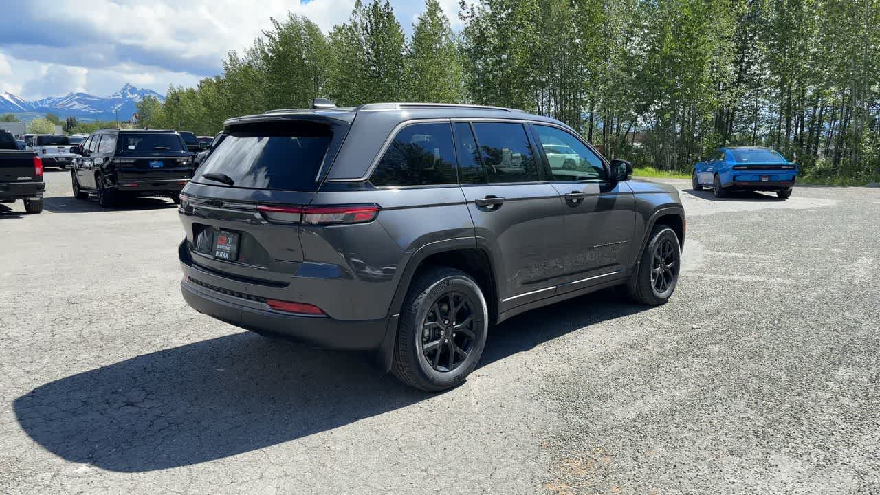 Thumbnail: 2026 Jeep Grand Cherokee - 14
