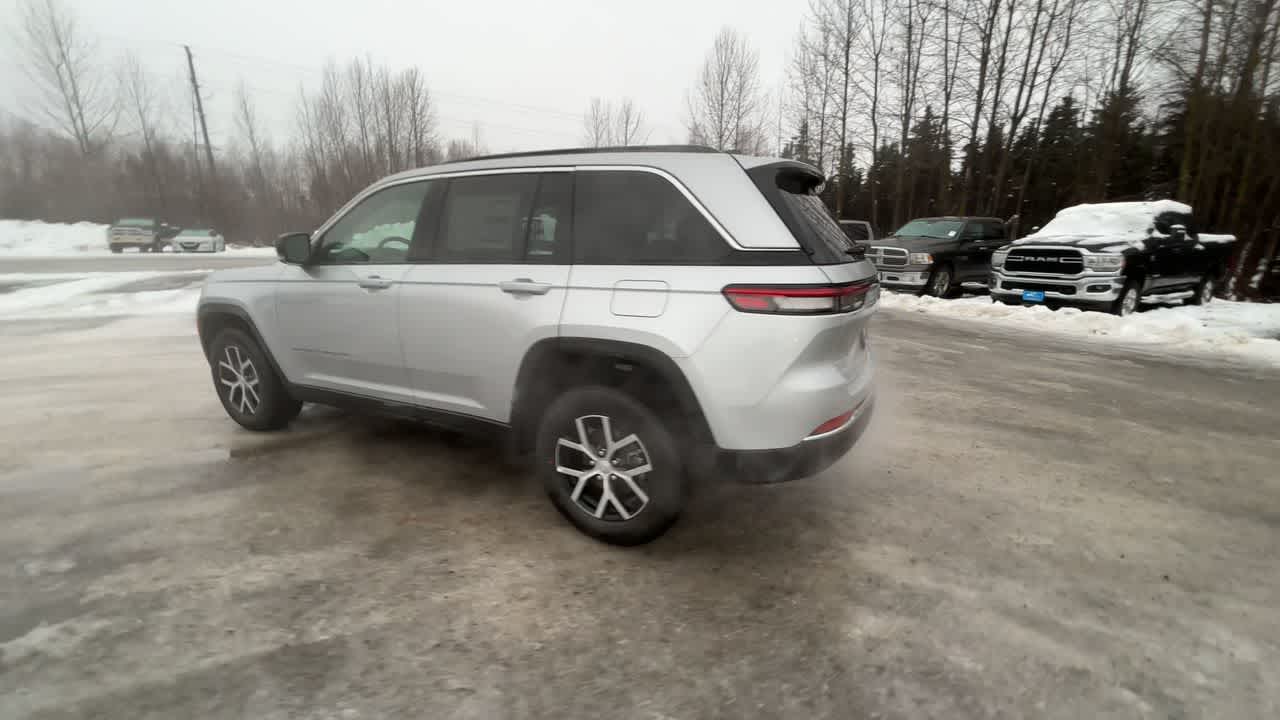 Thumbnail: 2025 Jeep Grand Cherokee - 10