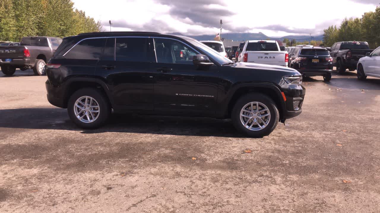 Thumbnail: 2025 Jeep Grand Cherokee - 17