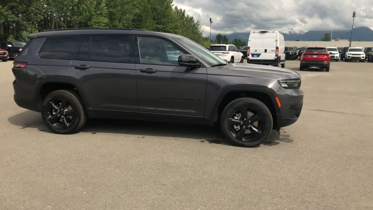 Thumbnail: 2025 Jeep Grand Cherokee - 16