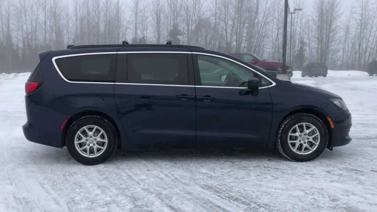 Thumbnail: 2020 Chrysler Voyager - 16