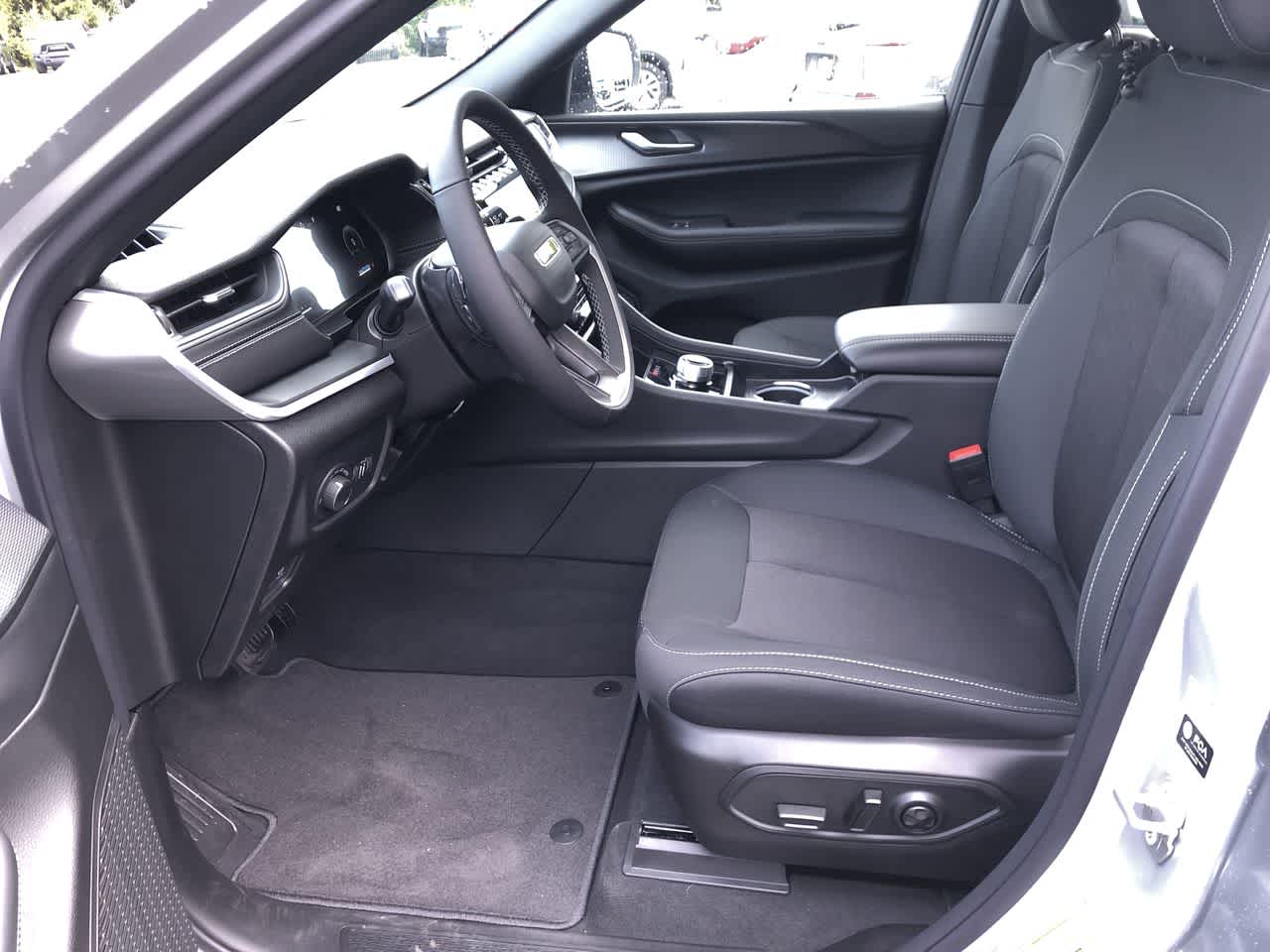 Thumbnail: 2025 Jeep Grand Cherokee - 23