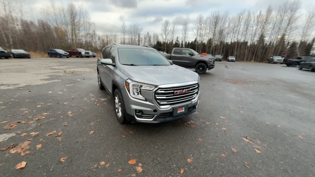 Used 2024 GMC Terrain SLT SUV