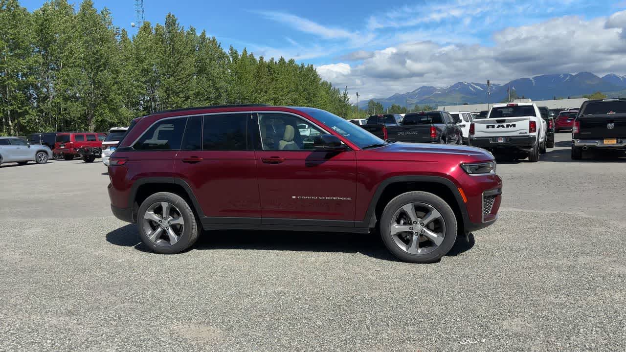 Thumbnail: 2026 Jeep Grand Cherokee - 17