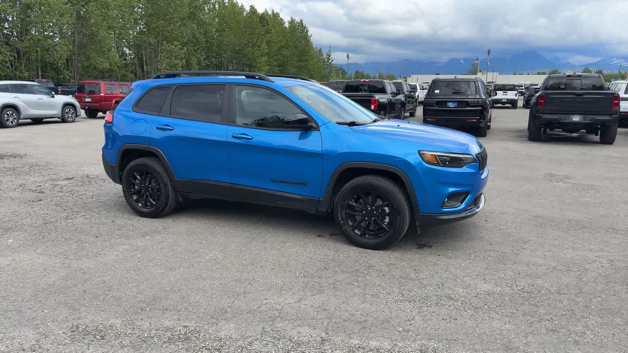 Thumbnail: 2023 Jeep Cherokee - 17