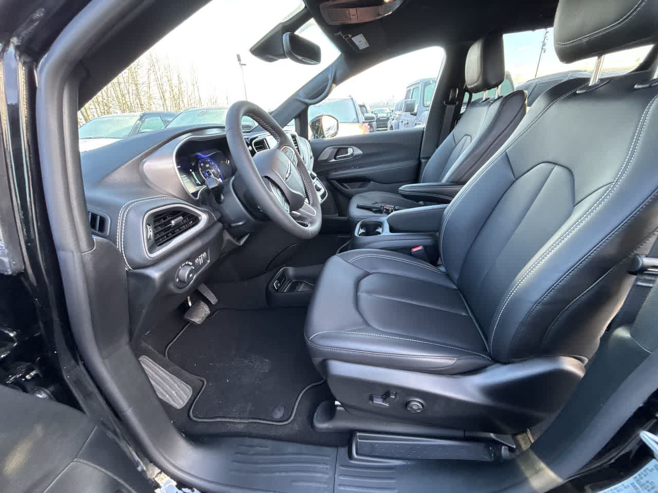 Thumbnail: 2026 Chrysler Pacifica - 23