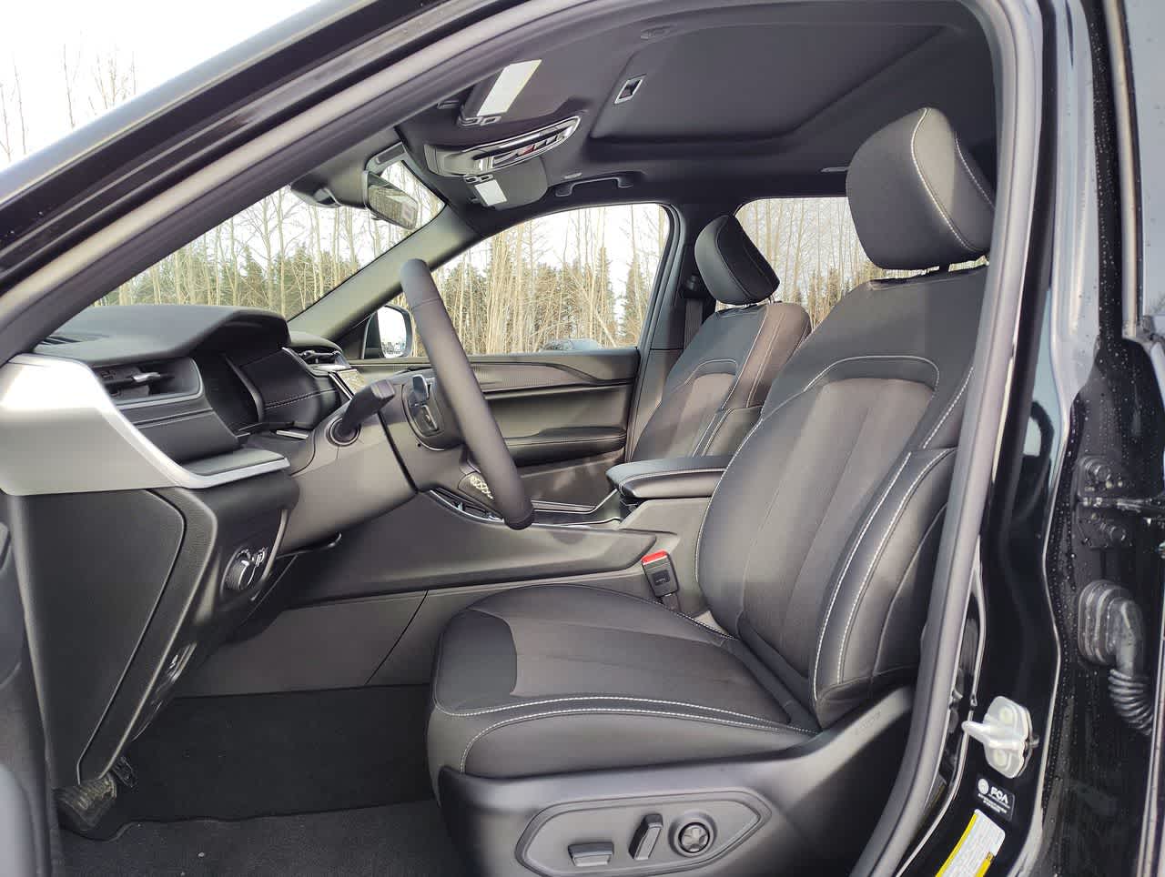 Thumbnail: 2025 Jeep Grand Cherokee - 15