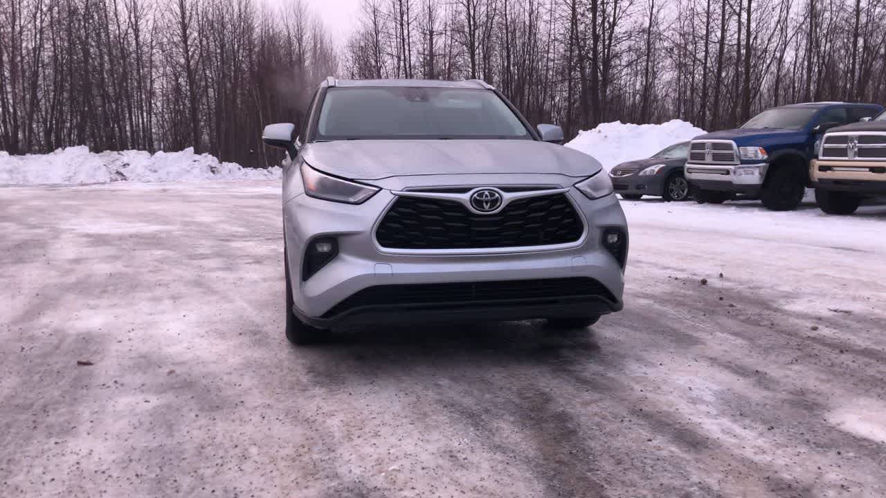 Thumbnail: 2023 Toyota Highlander - 11