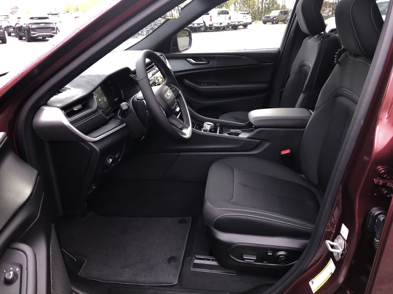 Thumbnail: 2025 Jeep Grand Cherokee - 23