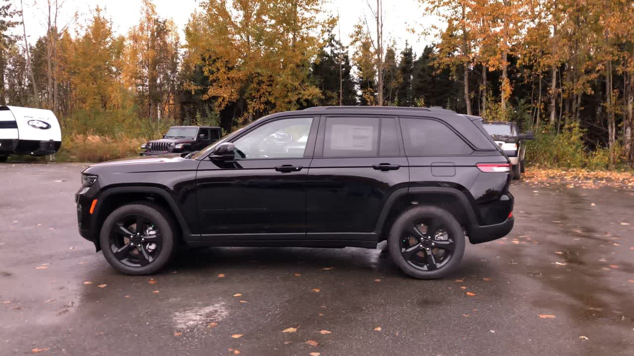 Thumbnail: 2025 Jeep Grand Cherokee - 9