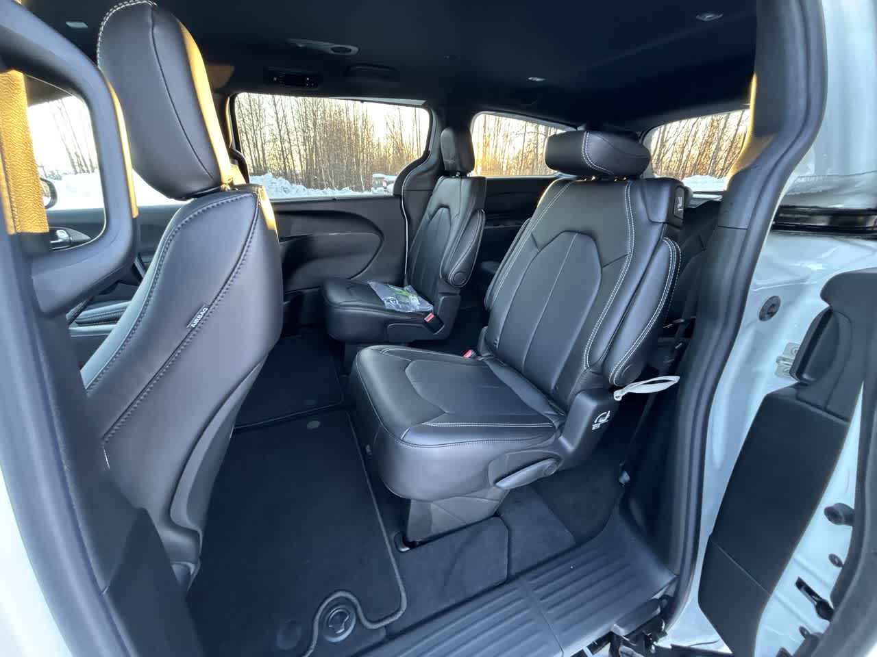 Thumbnail: 2026 Chrysler Pacifica - 22