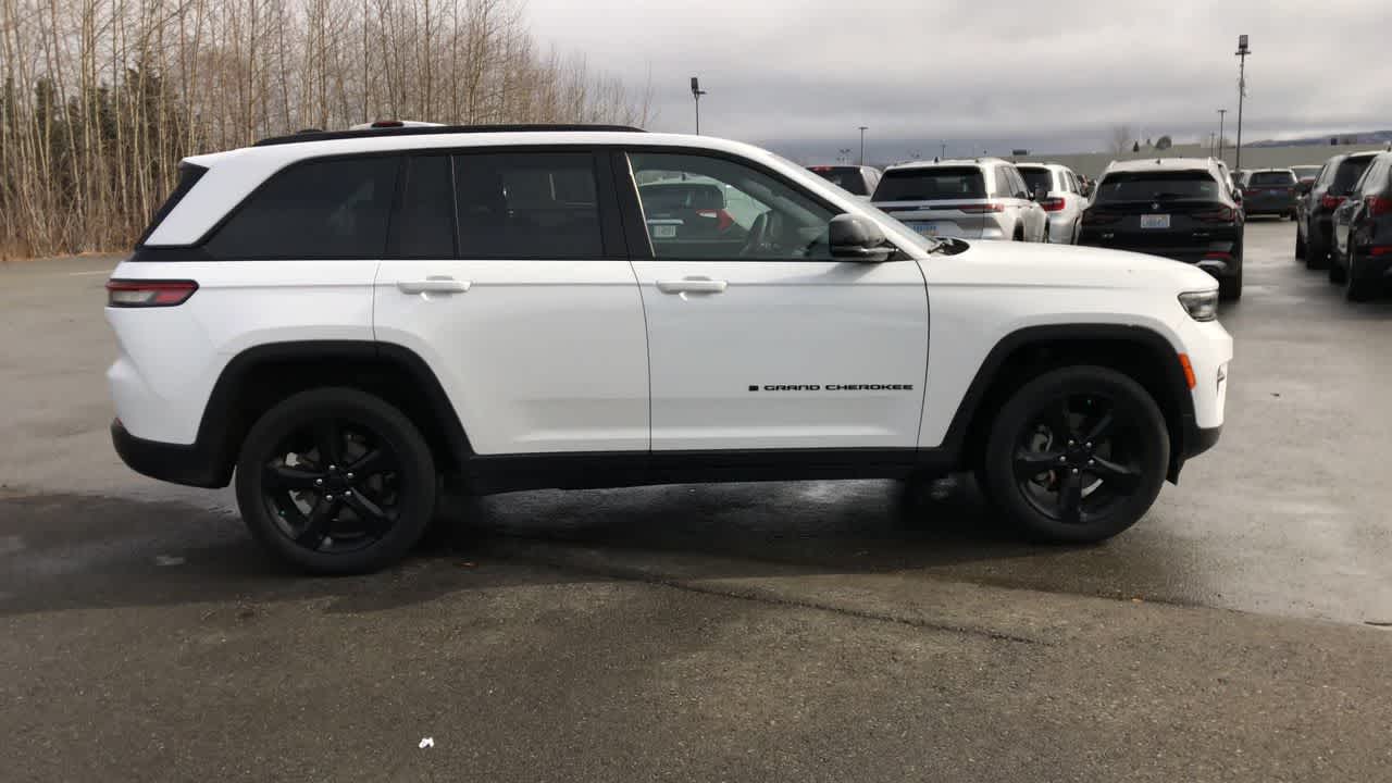 Thumbnail: 2023 Jeep Grand Cherokee - 15
