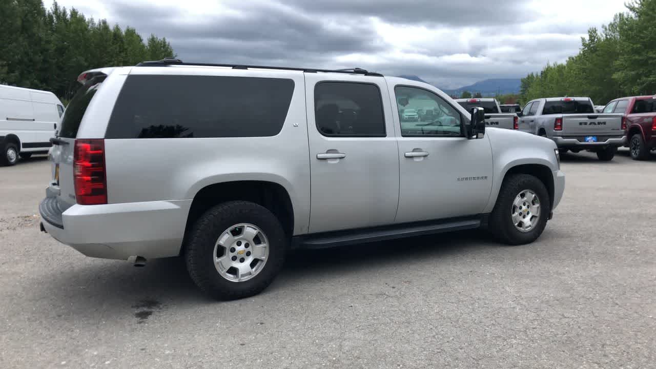 Thumbnail: 2010 Chevrolet Suburban - 14