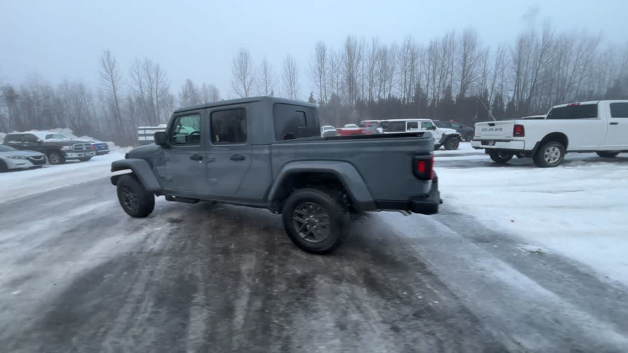 Thumbnail: 2026 Jeep Gladiator - 10
