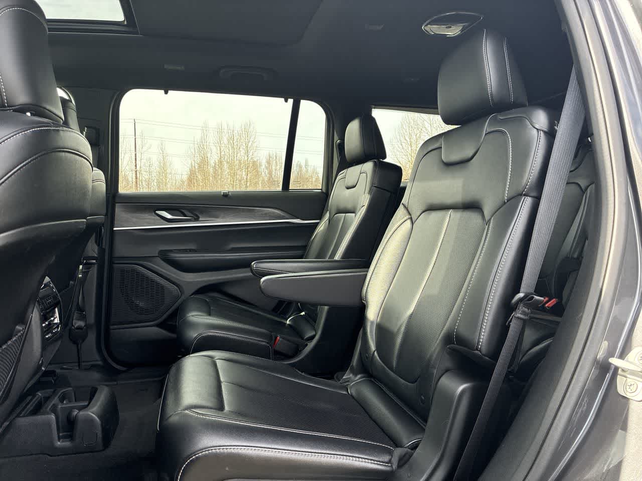 Thumbnail: 2024 Jeep Grand Cherokee L - 14