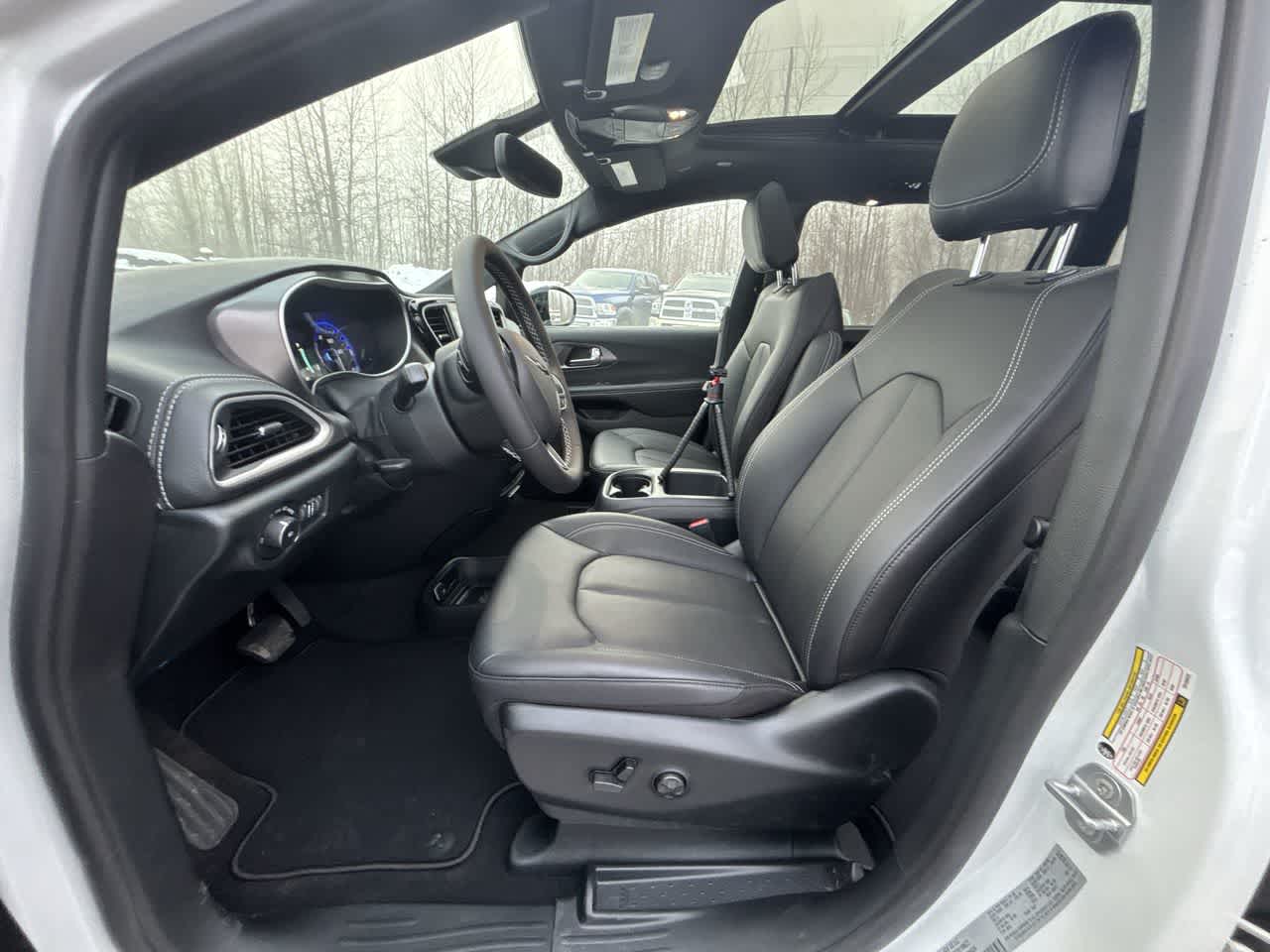 Thumbnail: 2026 Chrysler Pacifica - 23