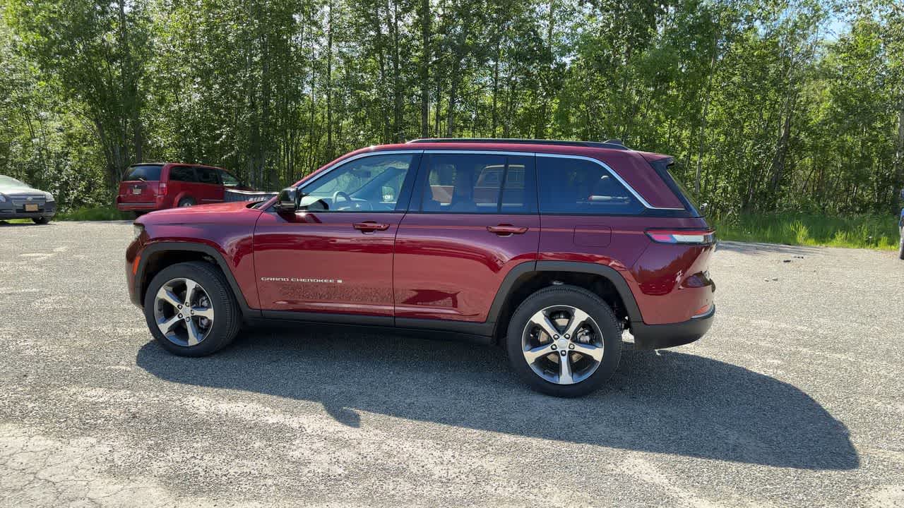 Thumbnail: 2026 Jeep Grand Cherokee - 9