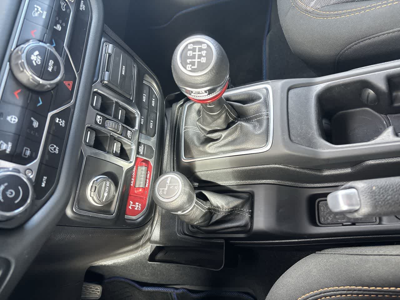 Thumbnail: 2024 Jeep Gladiator - 27
