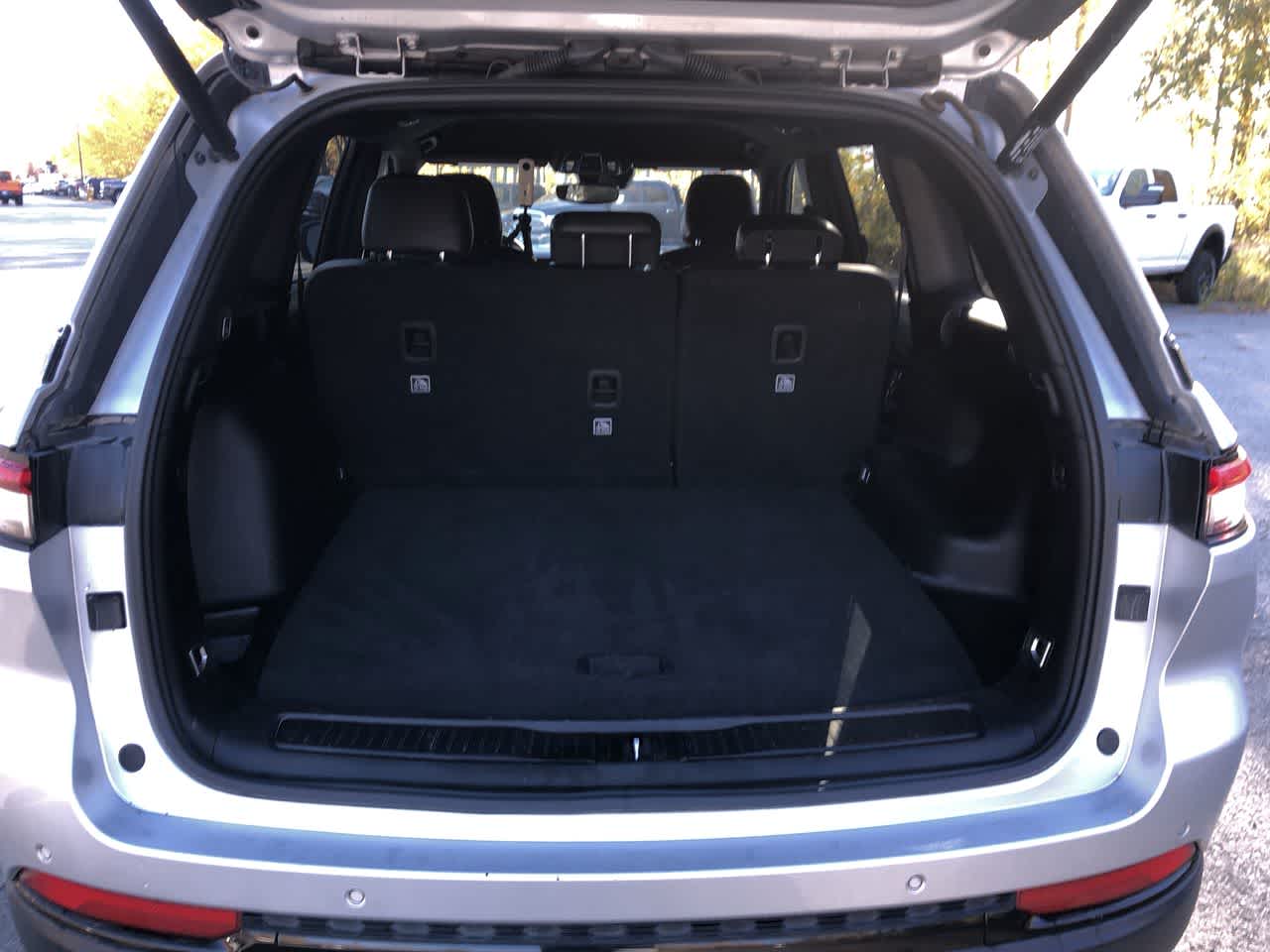 Thumbnail: 2024 Jeep Grand Cherokee - 19