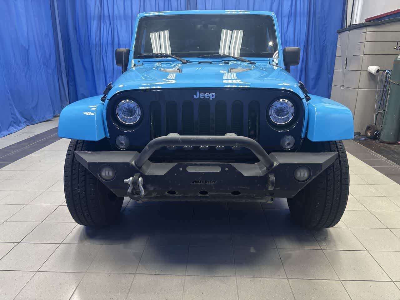 Thumbnail: 2017 Jeep Wrangler - 3