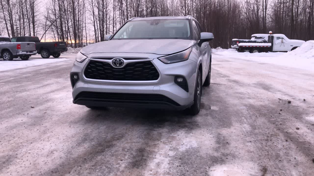 Thumbnail: 2023 Toyota Highlander - 12