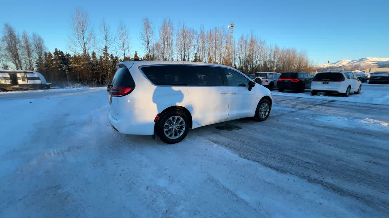 Thumbnail: 2026 Chrysler Pacifica - 15