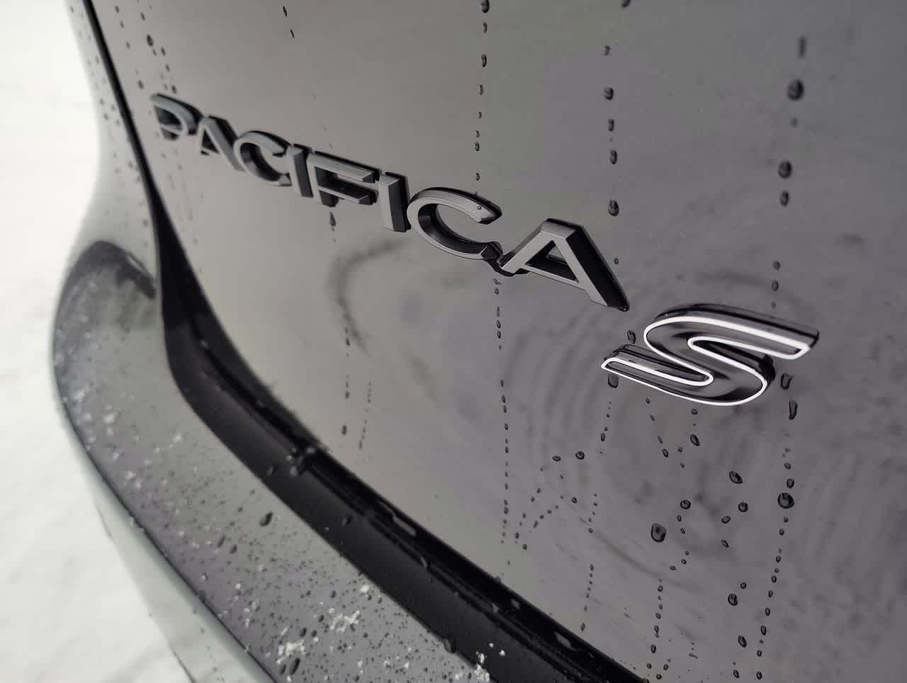 Thumbnail: 2026 Chrysler Pacifica - 10