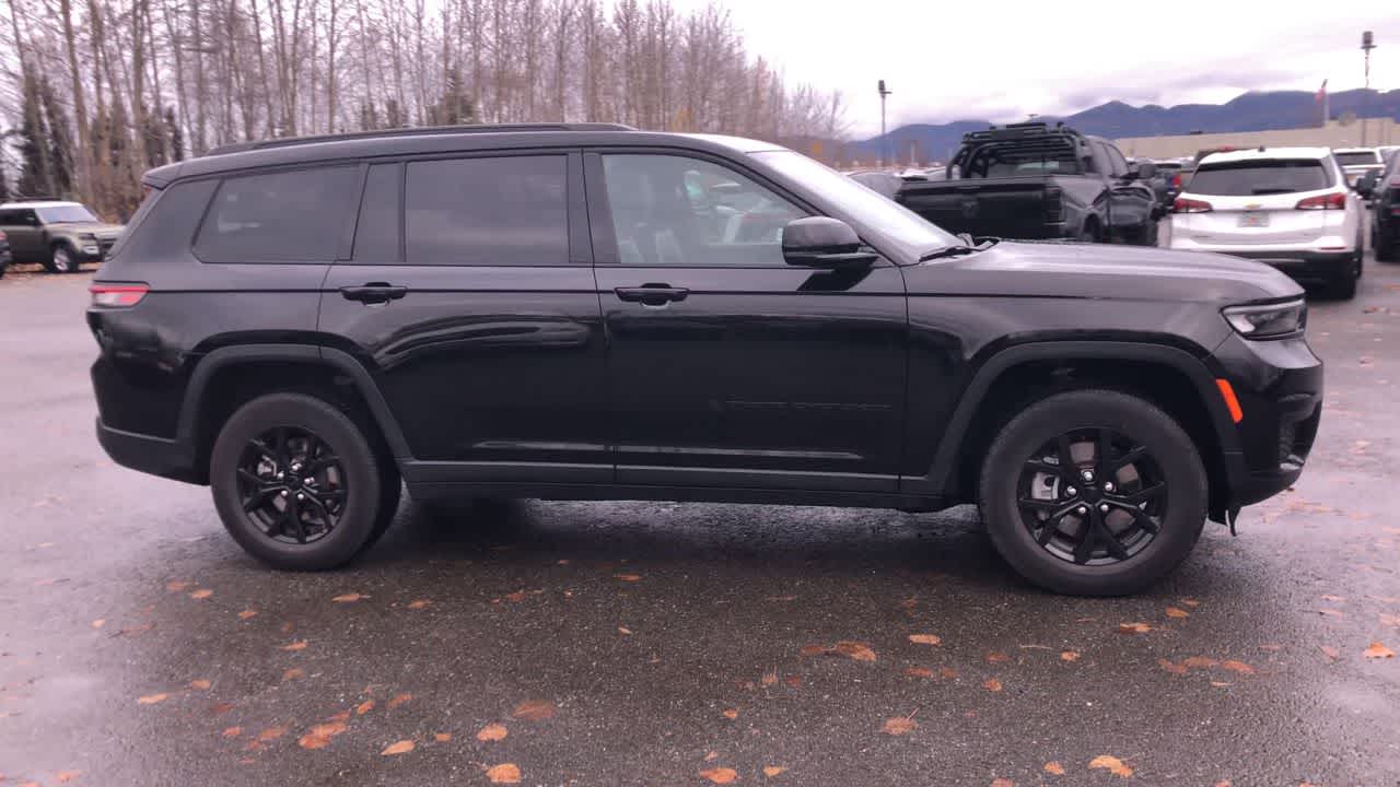 Thumbnail: 2024 Jeep Grand Cherokee L - 16