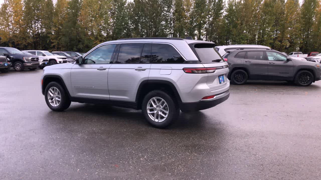 Thumbnail: 2025 Jeep Grand Cherokee - 10