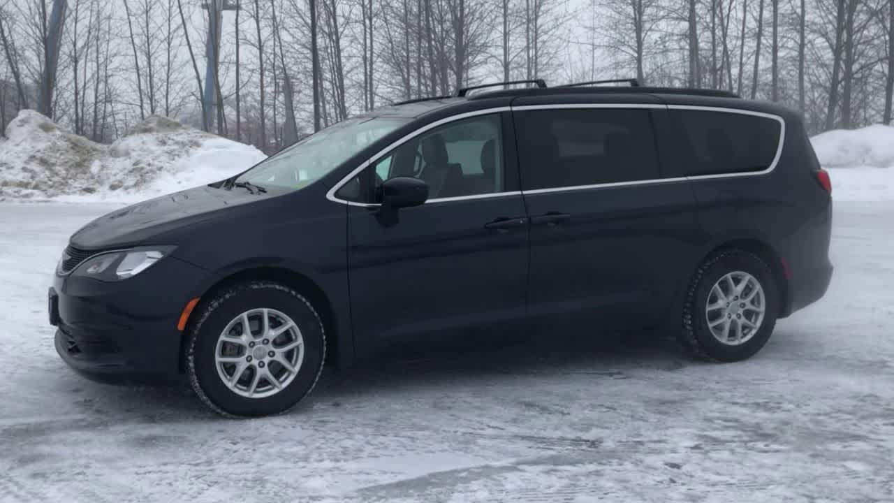 Thumbnail: 2020 Chrysler Voyager - 7