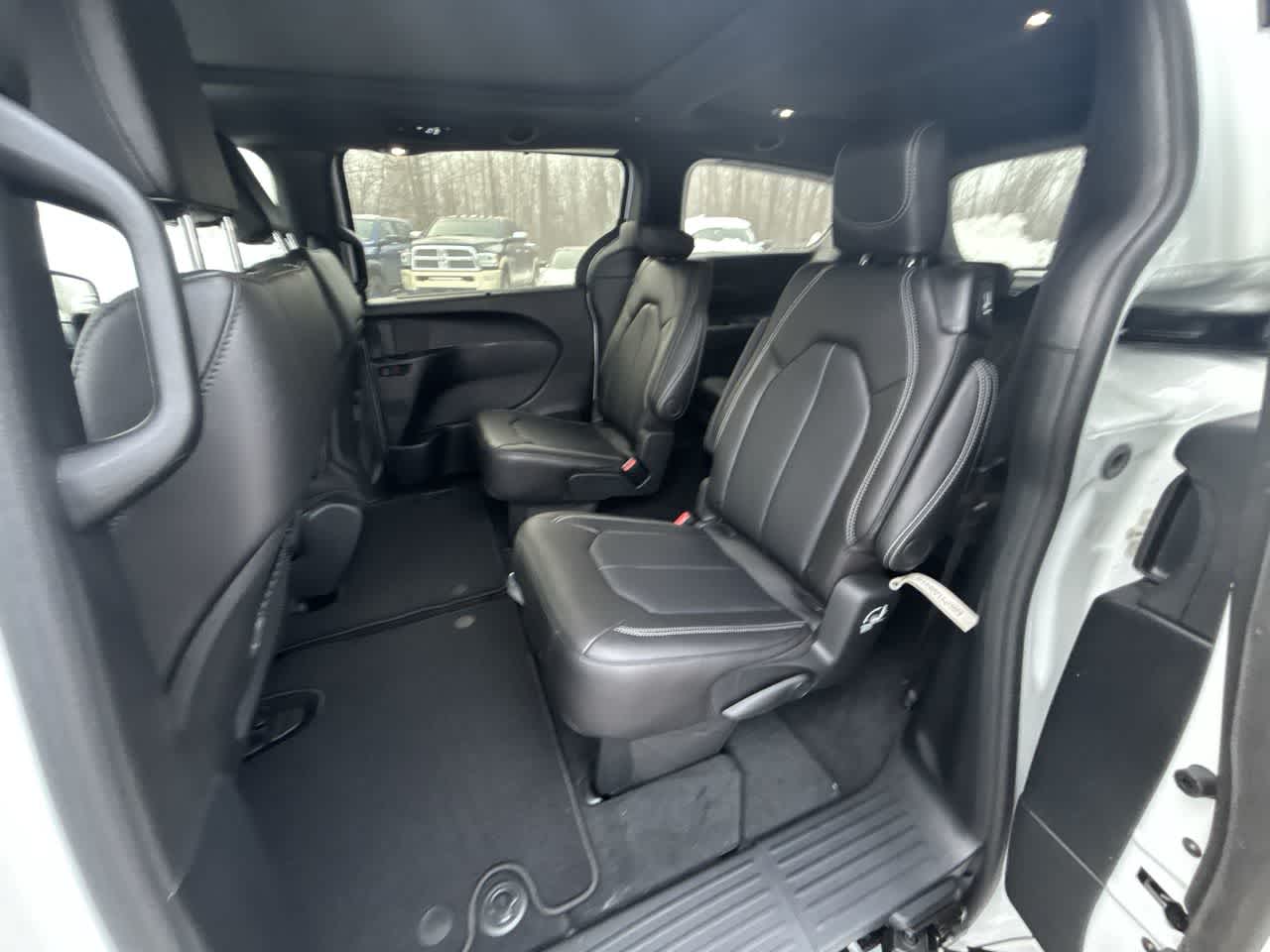 Thumbnail: 2026 Chrysler Pacifica - 22