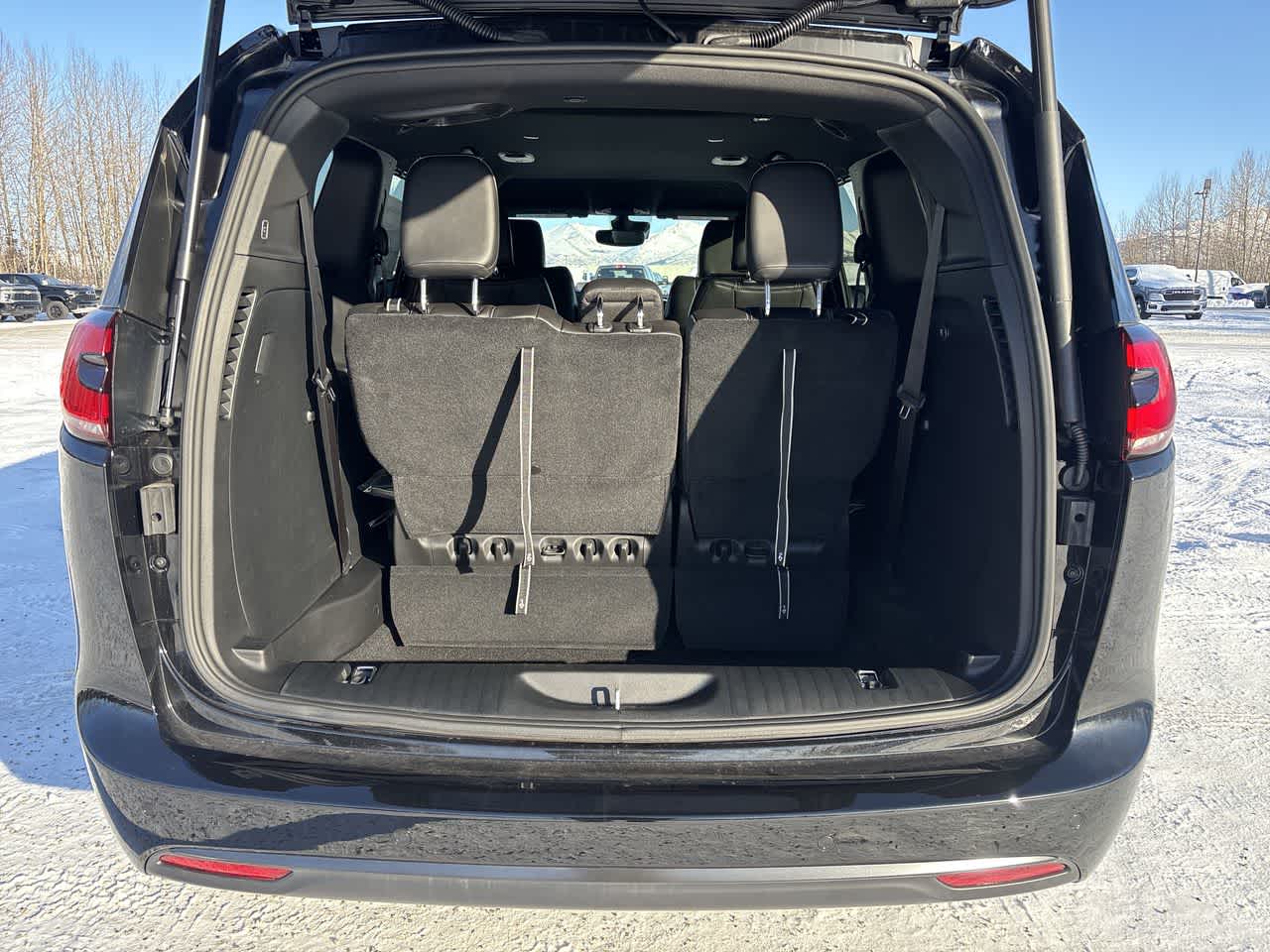 Thumbnail: 2026 Chrysler Pacifica - 11