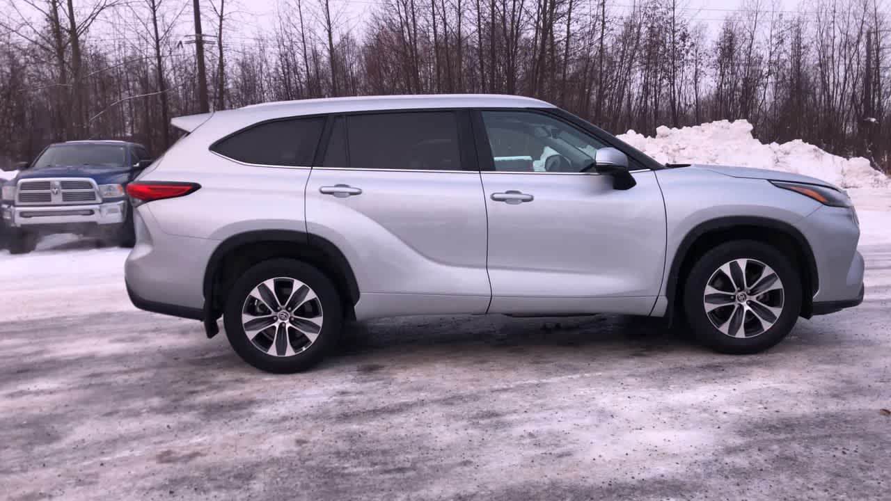 Thumbnail: 2023 Toyota Highlander - 7