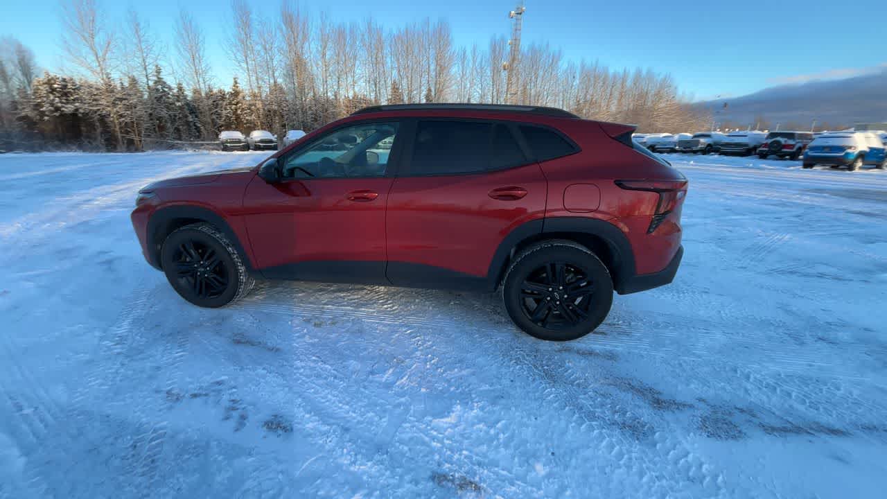 Thumbnail: 2024 Chevrolet Trax - 9