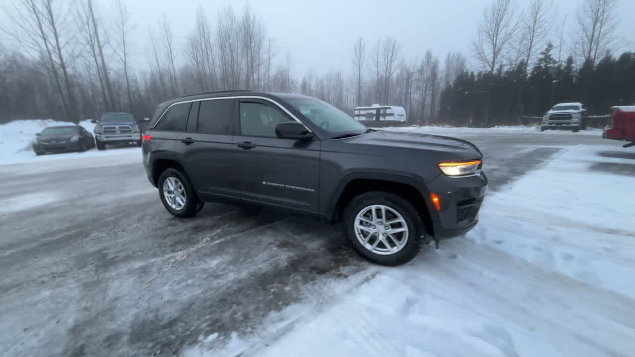Thumbnail: 2024 Jeep Grand Cherokee - 17