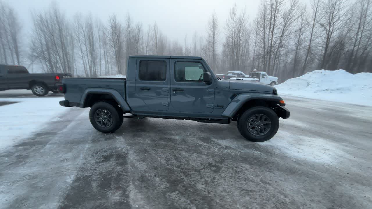 Thumbnail: 2026 Jeep Gladiator - 17