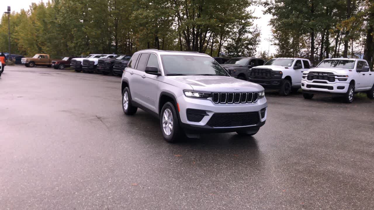 Thumbnail: 2025 Jeep Grand Cherokee - 3