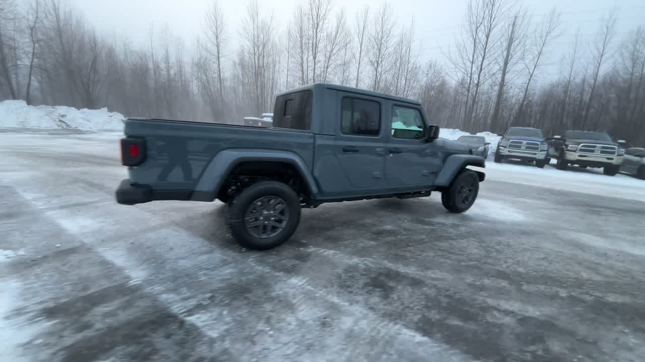 Thumbnail: 2026 Jeep Gladiator - 15