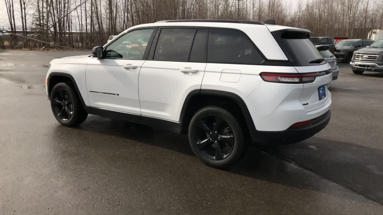 Thumbnail: 2023 Jeep Grand Cherokee - 9