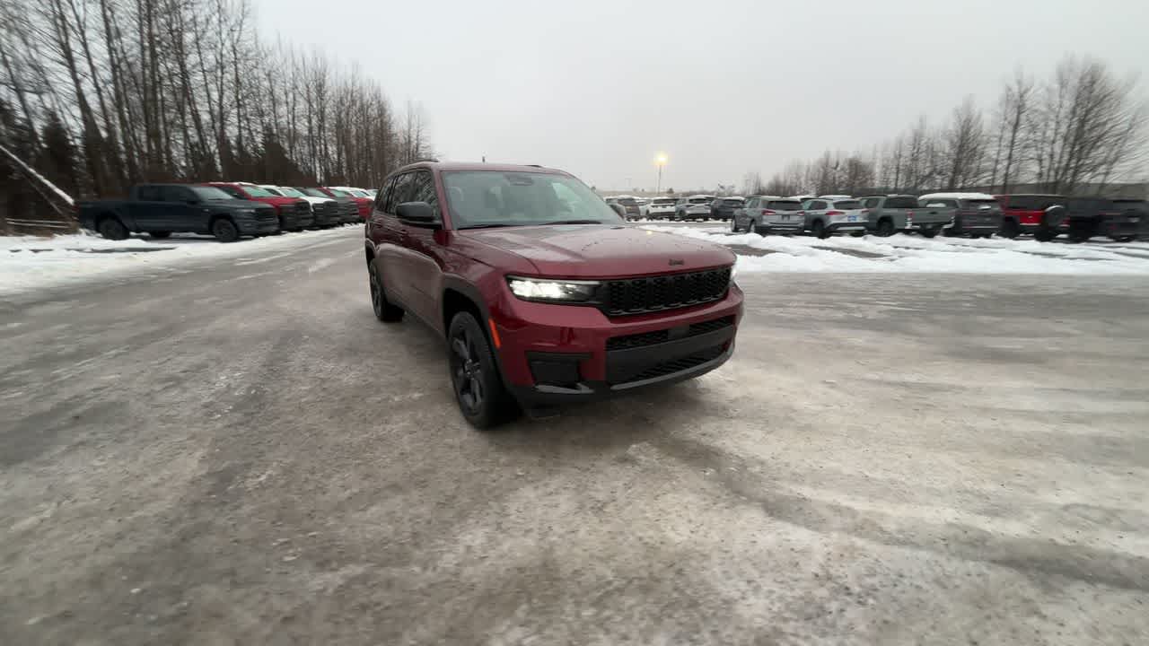 Thumbnail: 2025 Jeep Grand Cherokee - 3