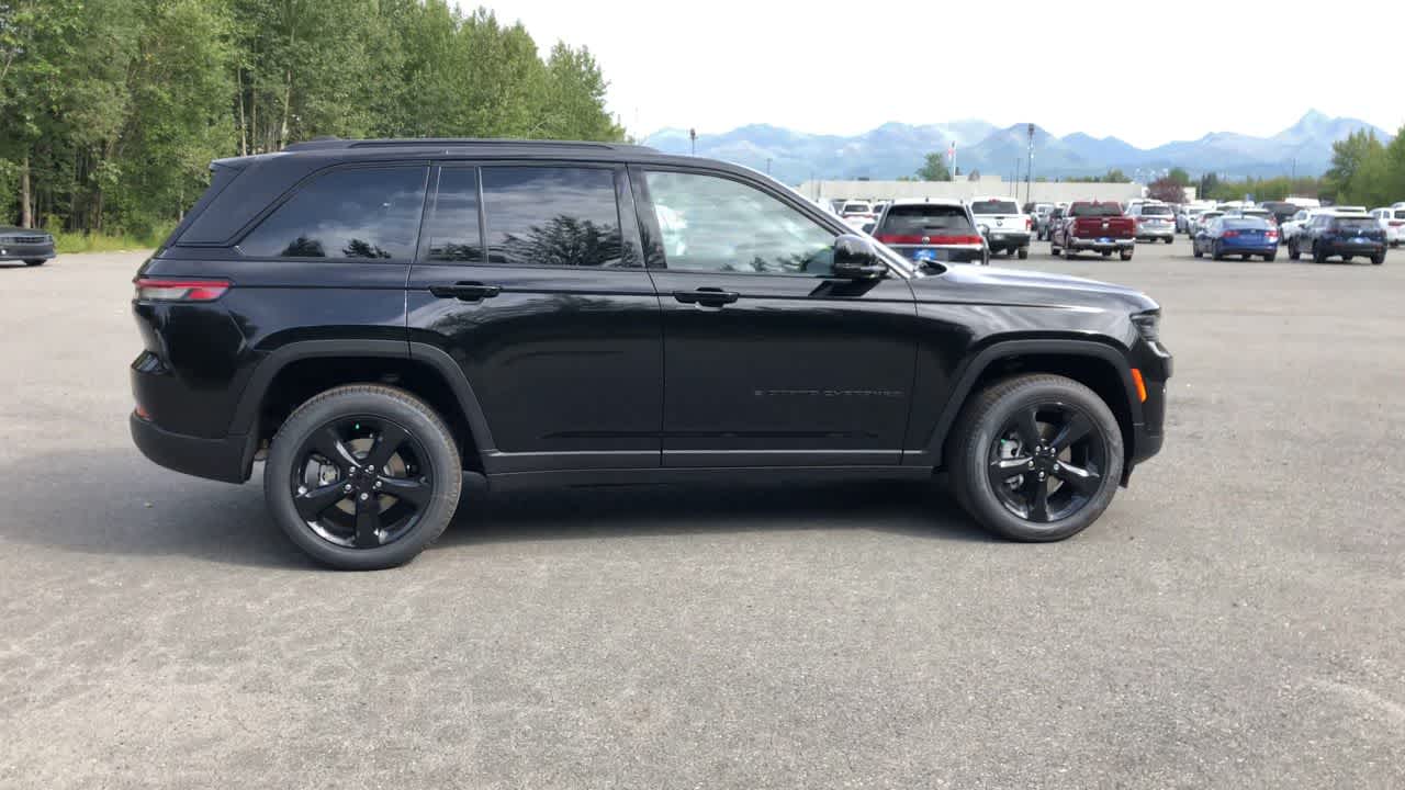 Thumbnail: 2025 Jeep Grand Cherokee - 15