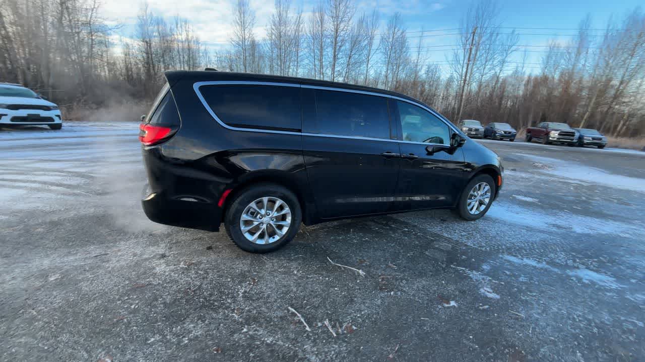 Thumbnail: 2026 Chrysler Pacifica - 15