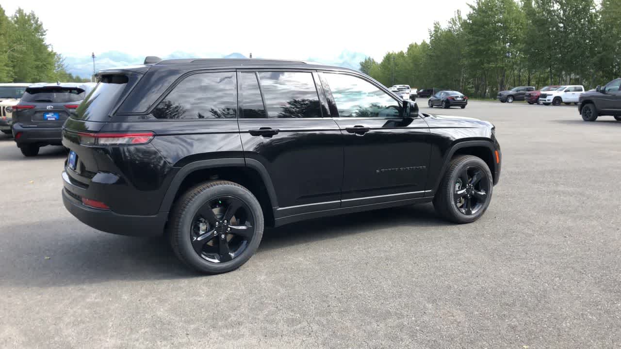 Thumbnail: 2025 Jeep Grand Cherokee - 14