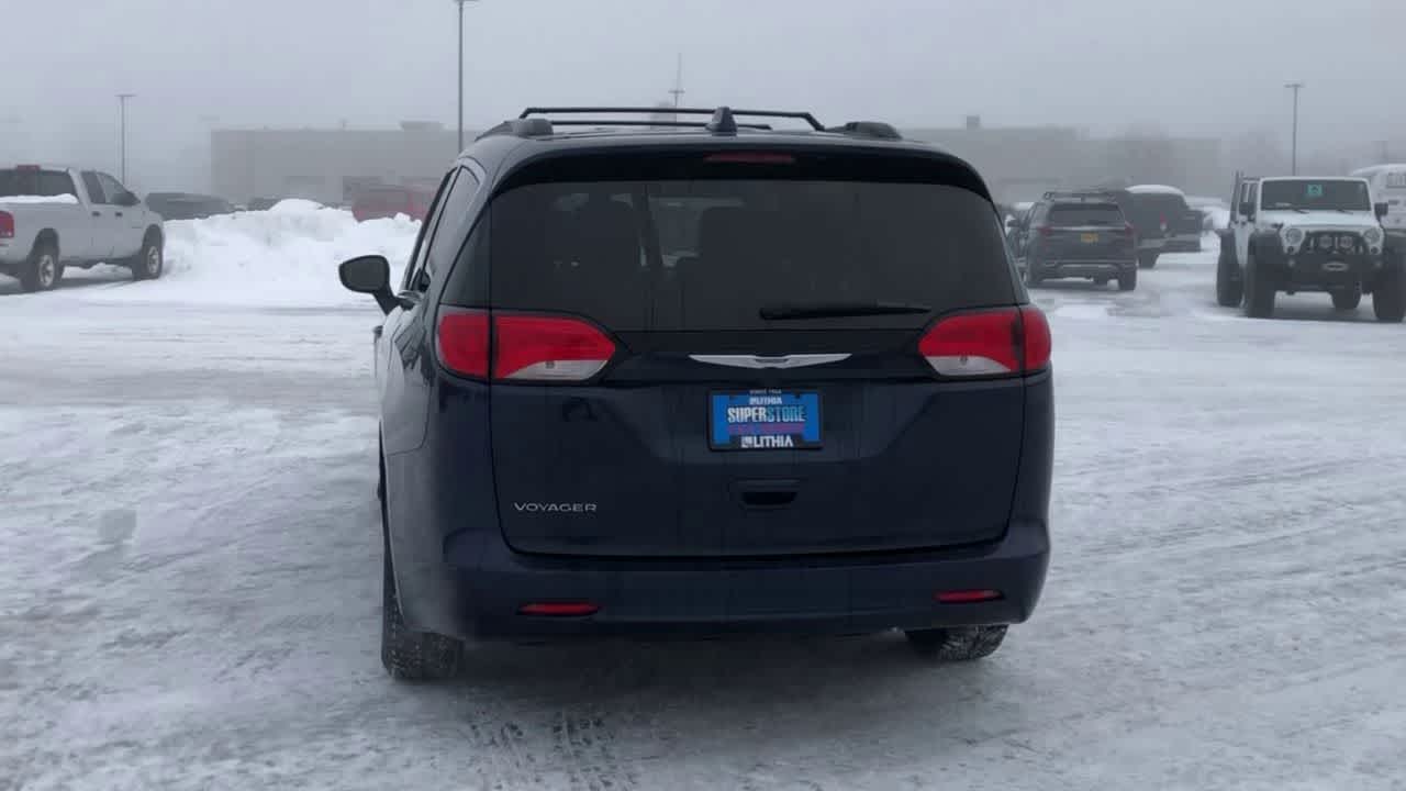 Thumbnail: 2020 Chrysler Voyager - 12