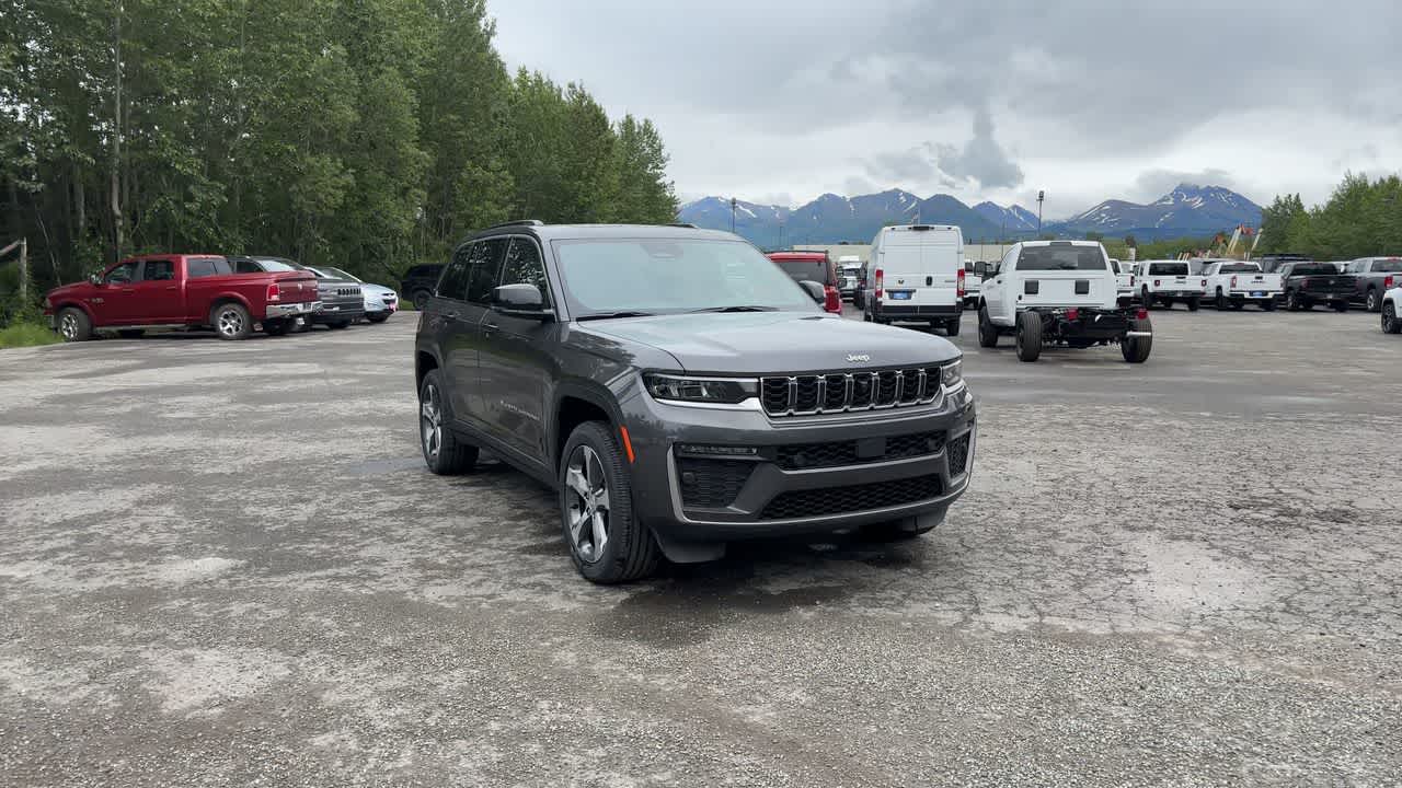 Thumbnail: 2026 Jeep Grand Cherokee - 3