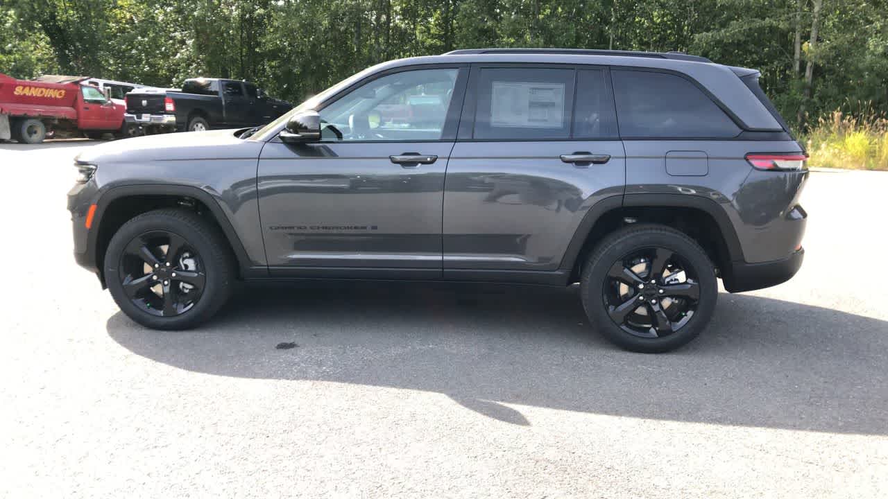 Thumbnail: 2025 Jeep Grand Cherokee - 8