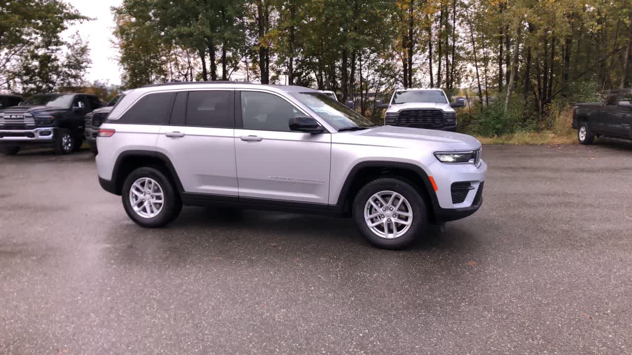 Thumbnail: 2025 Jeep Grand Cherokee - 17